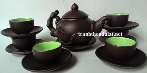 Tranh thêu bình trà và chén trà